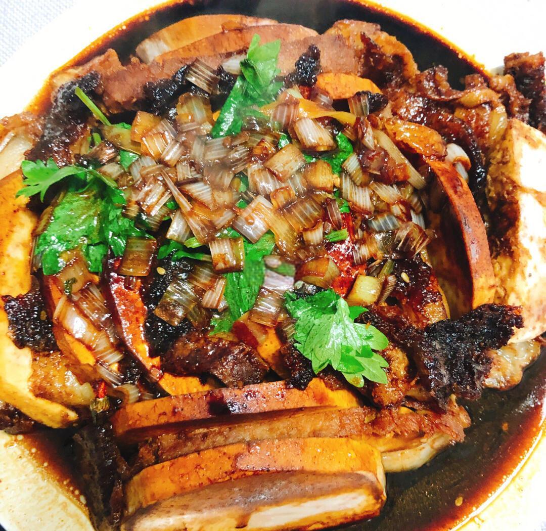 那碗闪亮抖动的带皮猪肉有多好吃?...