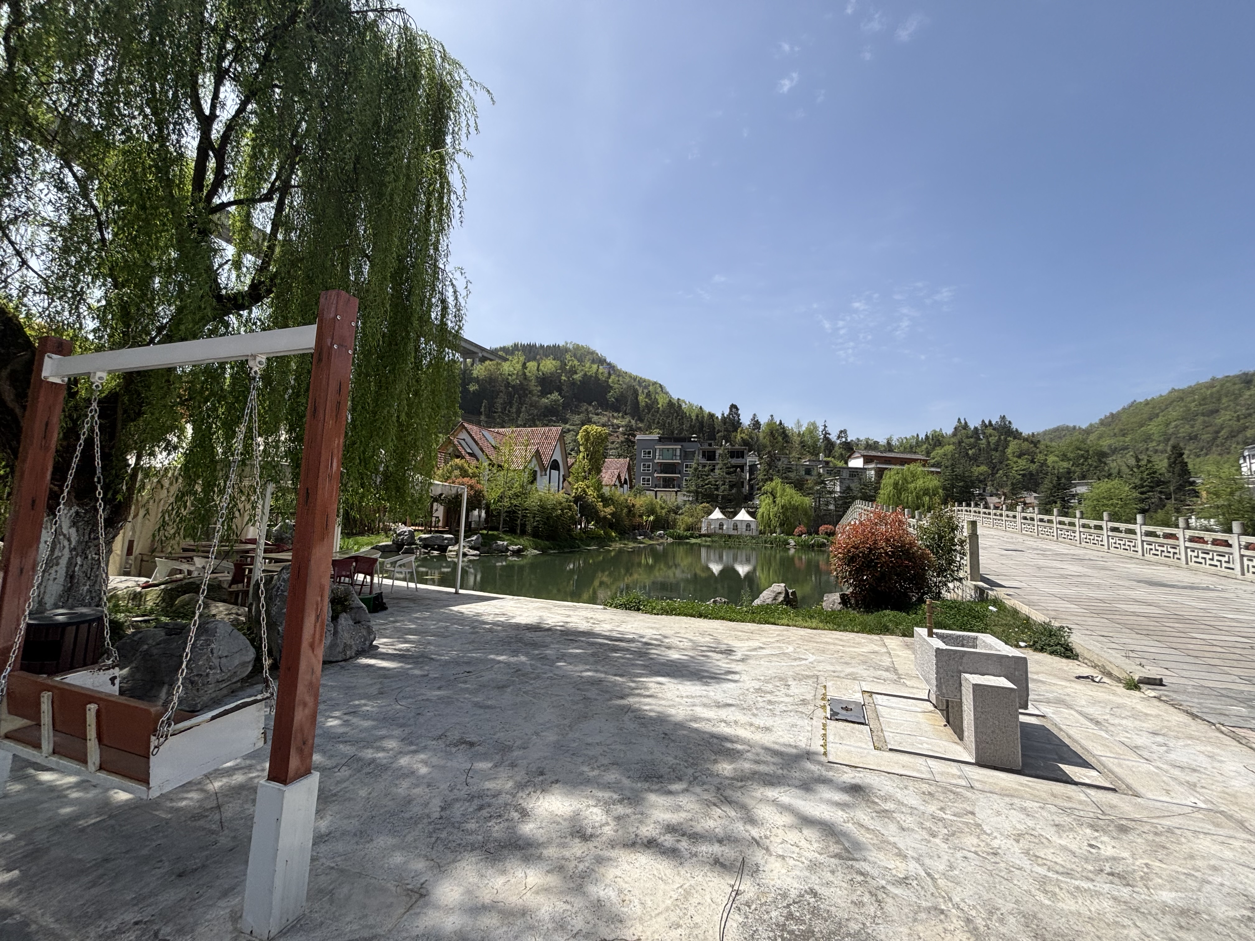 花源镇探索指南：年轻人最爱的小众玩法与投资潜力