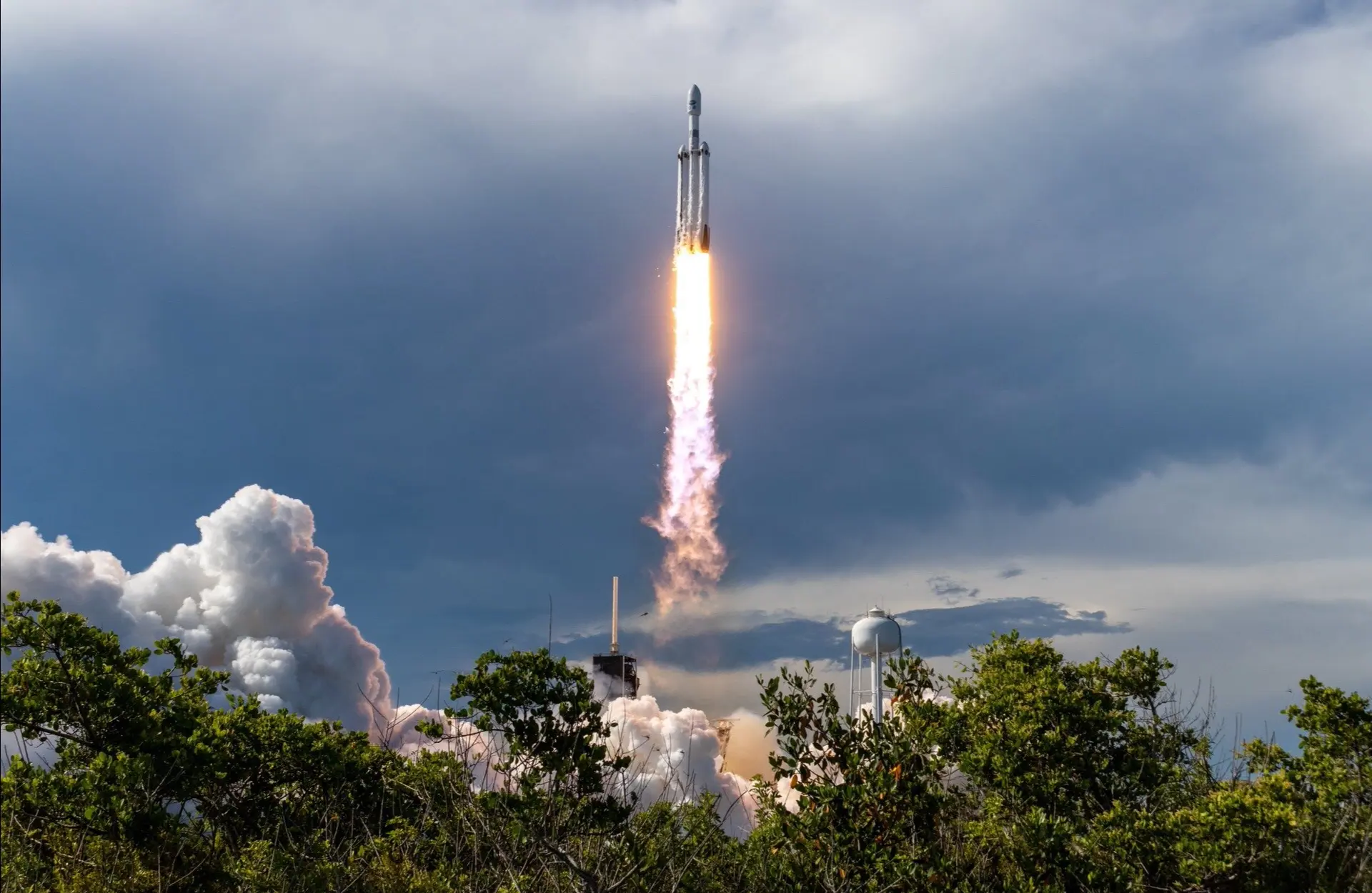 火箭送跑车上天就是SpaceX的未来吗?...