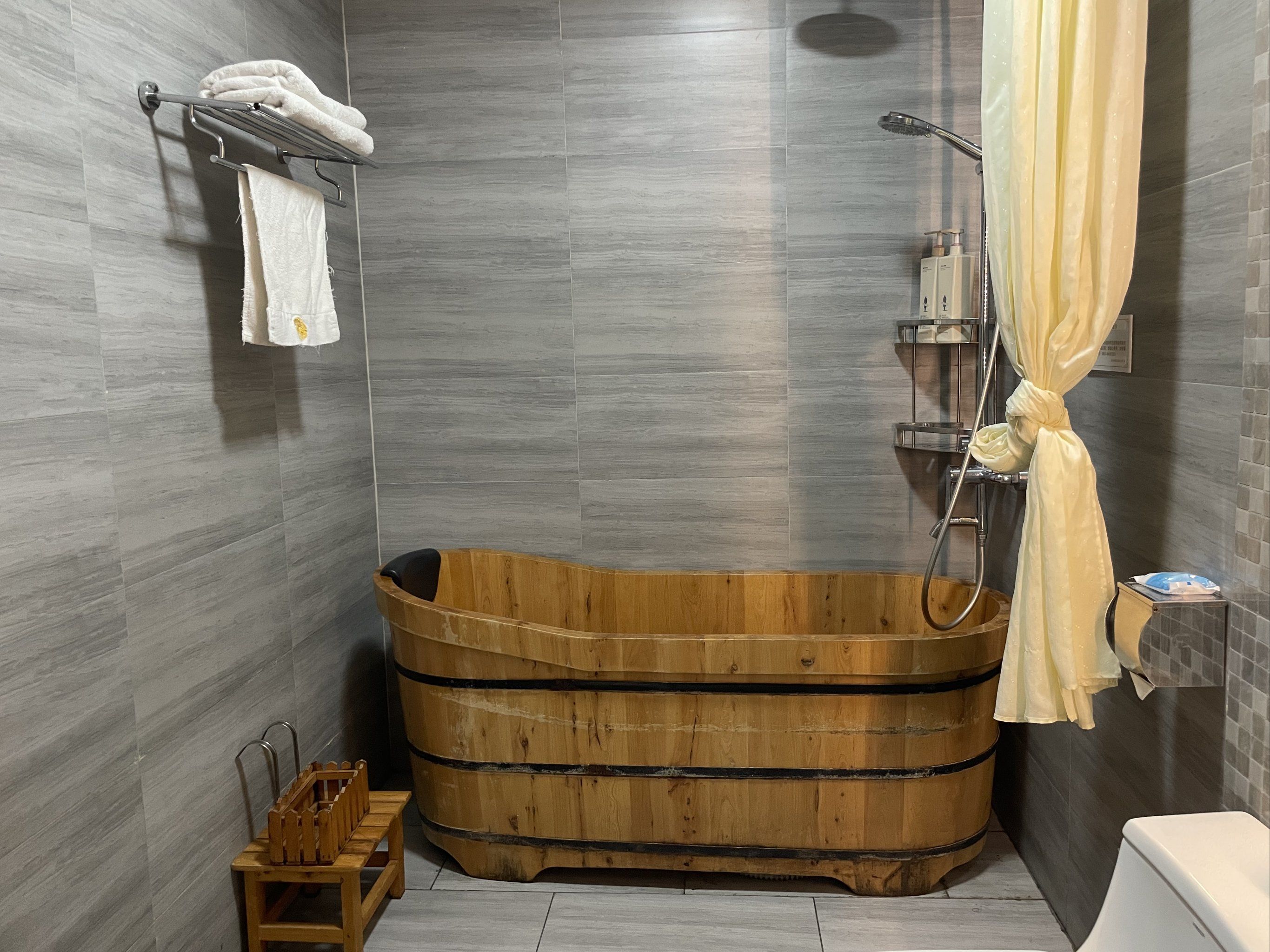 令人惊讶的消息！乌鲁木齐哪个洗浴有特服？如何正确选择服务与场所