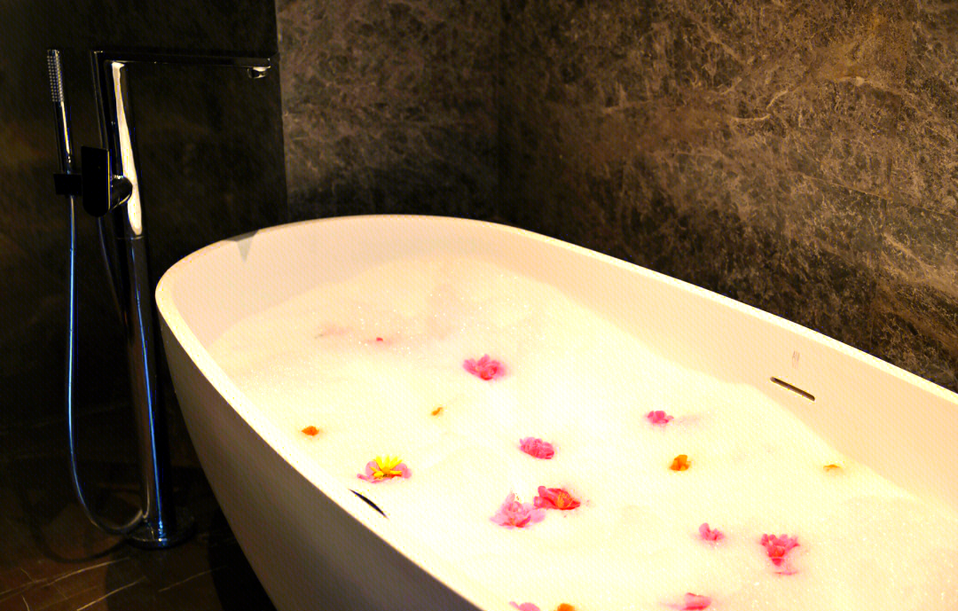 当泡泡浴遇上美团：即时零售如何重塑都市人的'疗愈经济学'