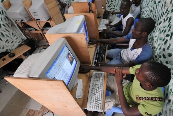 非洲网吧里的荒诞和现实?...