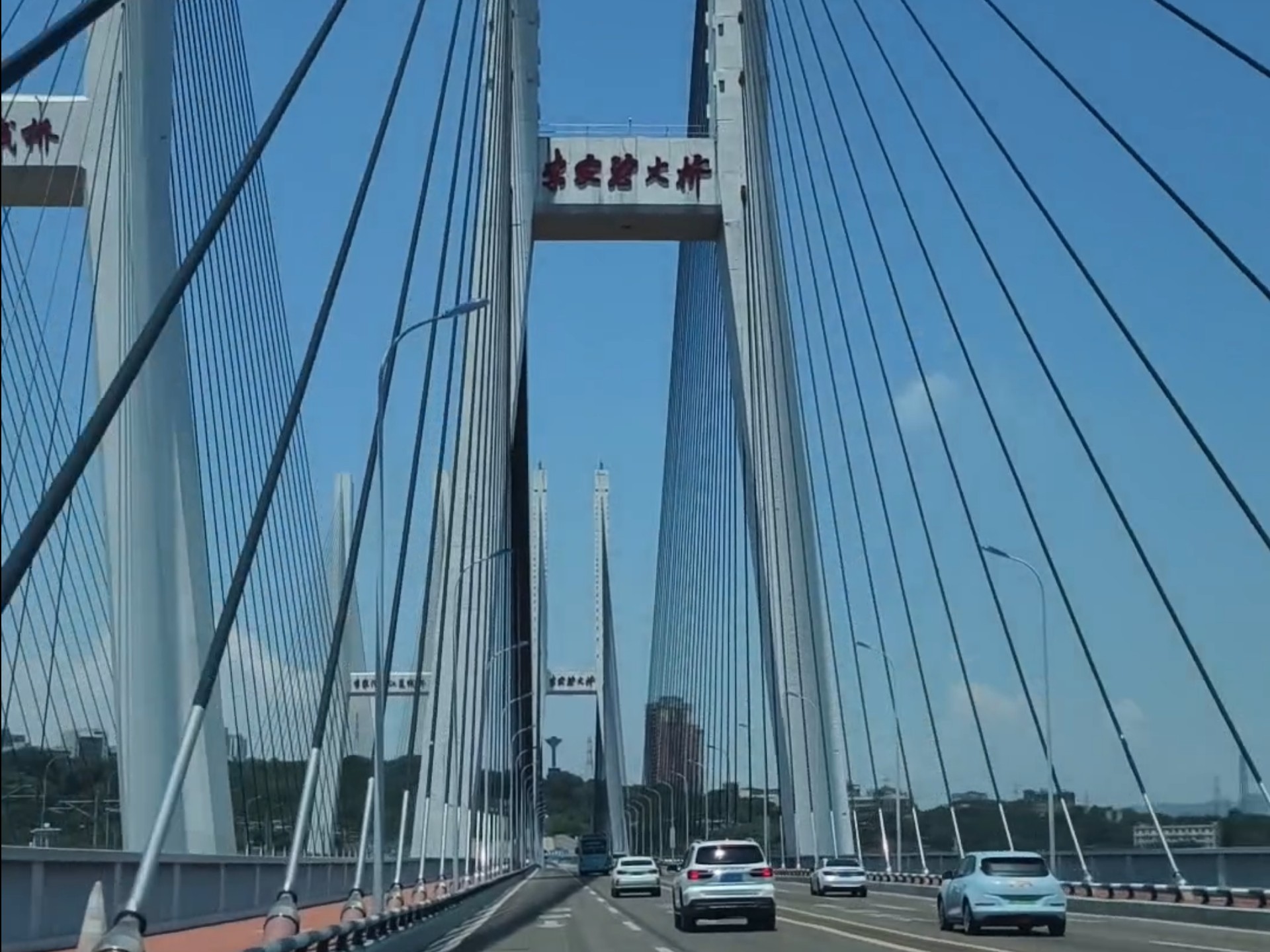 即时新闻:赤壁二桥小巷子_有哪些隐藏美食和玩法_本地人私藏攻略与探店路线