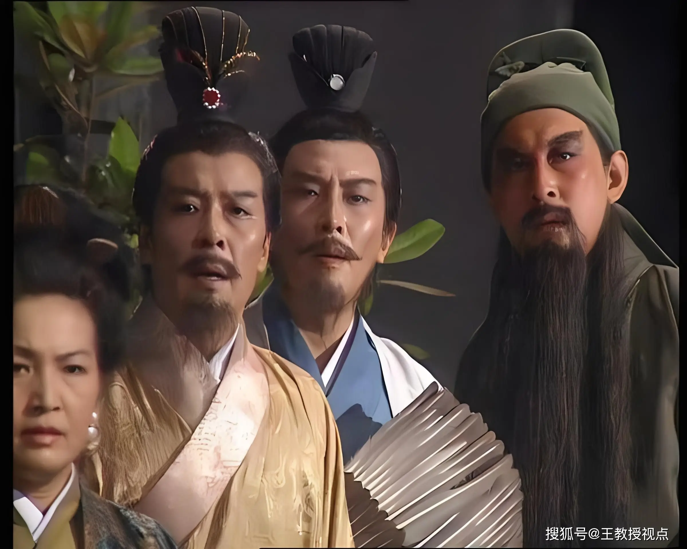 《三国演义》讲述的东汉为什么会出现道德的两极化？...