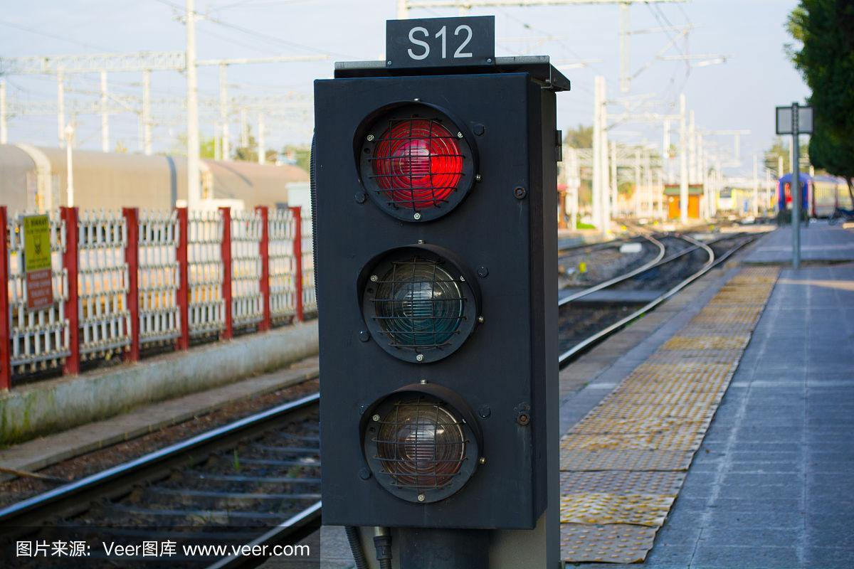 铁路的信号灯是如何运行的？...