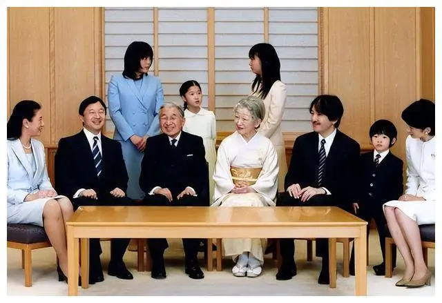 日本天皇万世一系真相 近亲结婚有多可怕