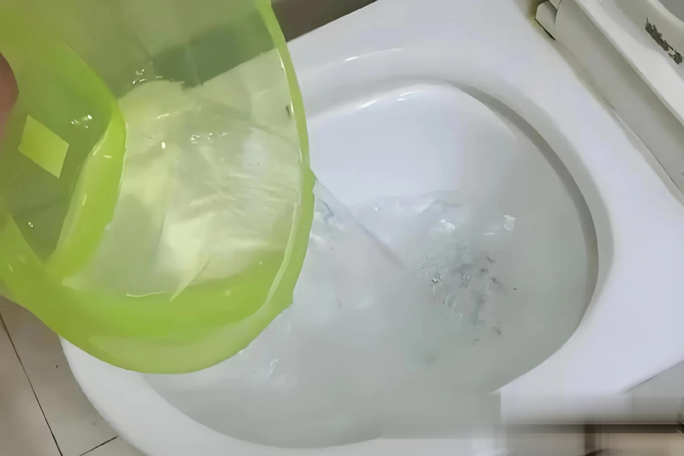 空调里流出来的是什么水？有什么危害吗？...