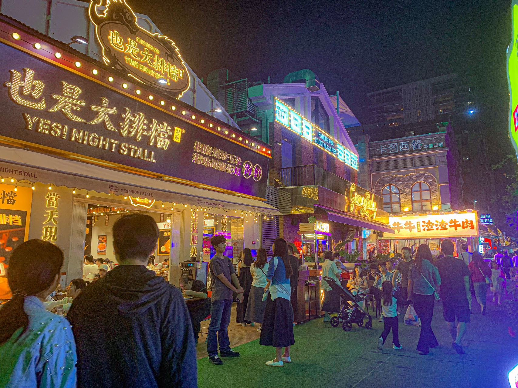 150厘米的市井江湖：一条小巷撑起的城市呼吸