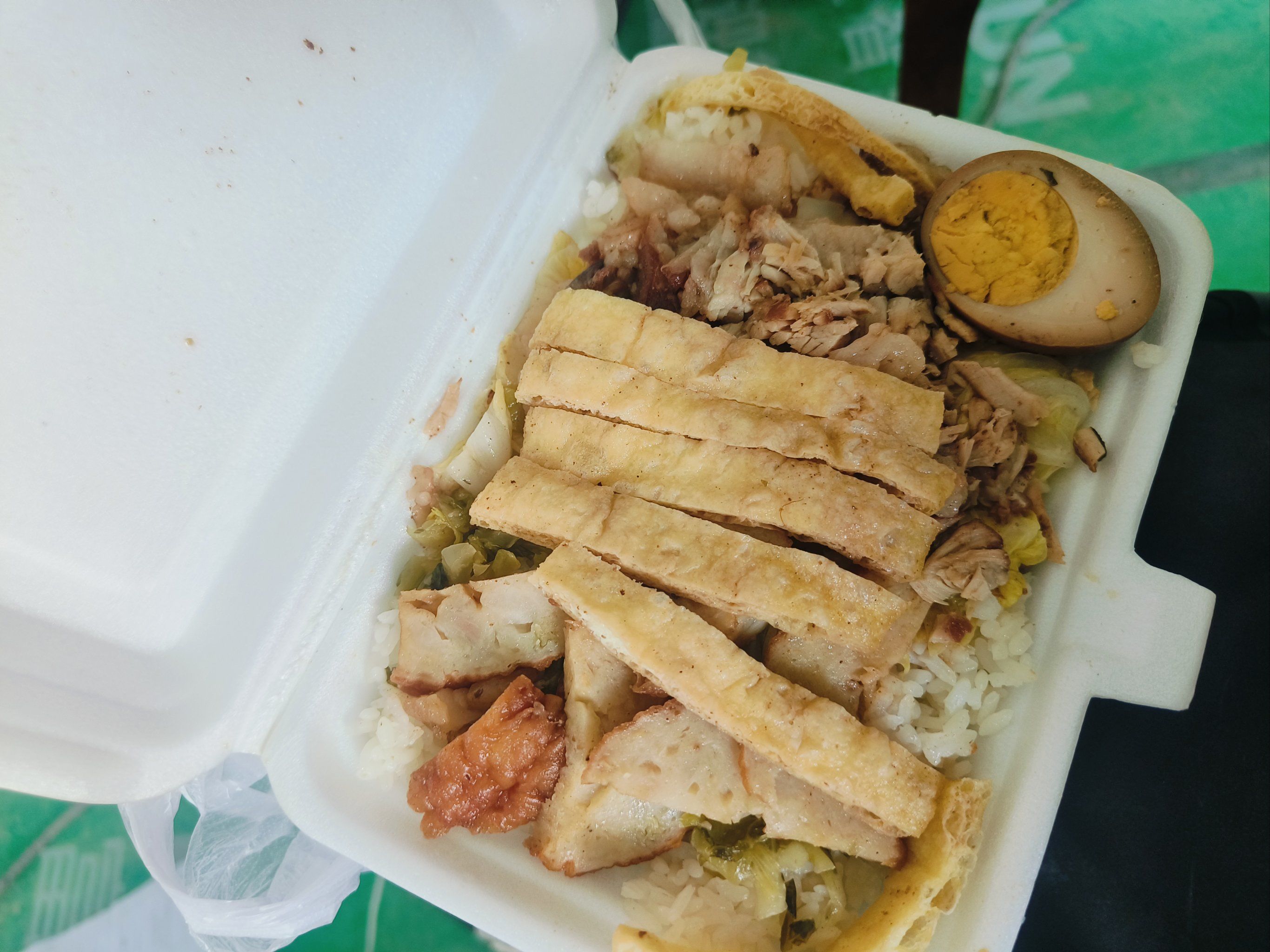 快餐群现象解析:当代年轻人的社交新形态与消费文化缩影