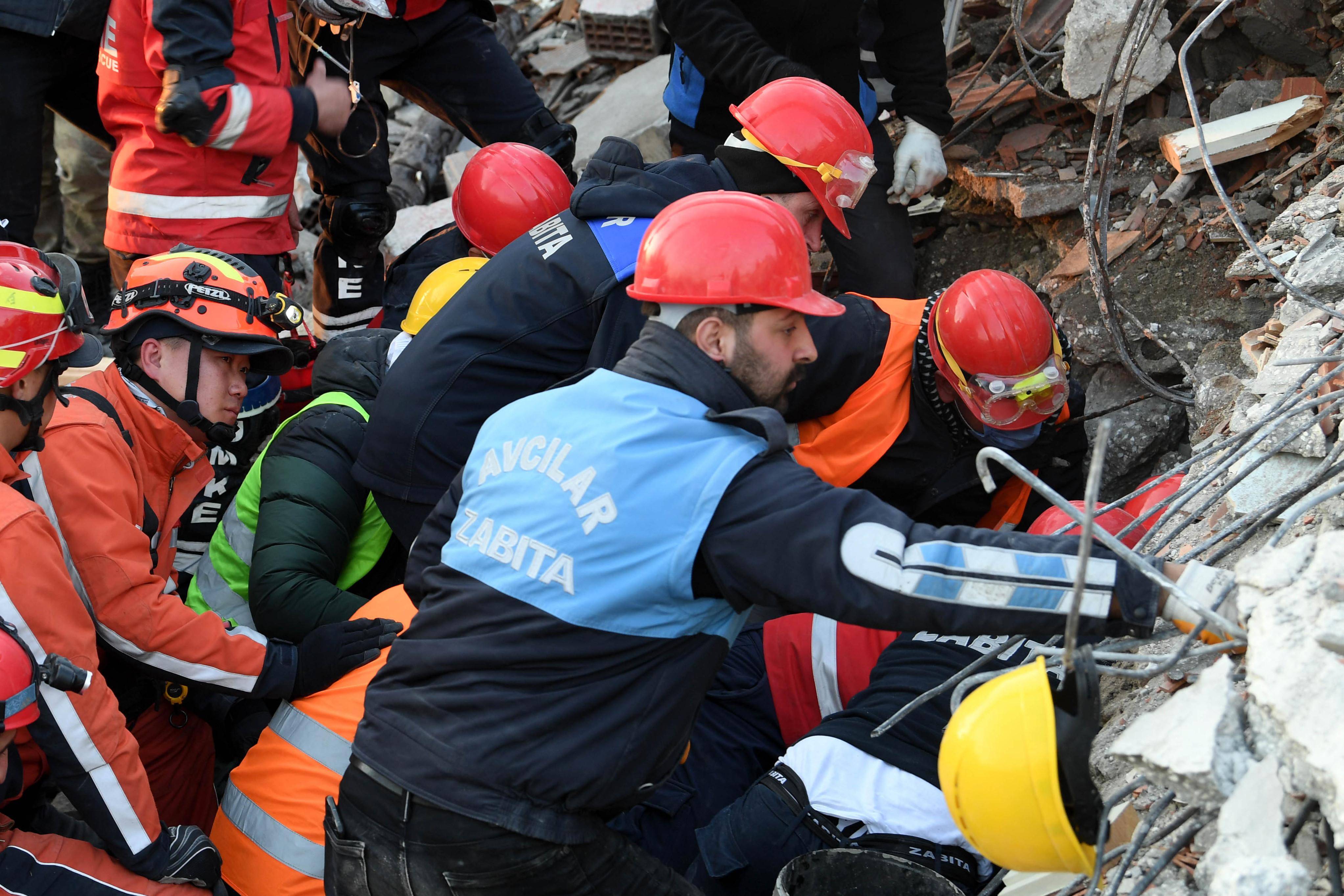 土耳其救援行动惊人细节 母亲苦撑等待全过程