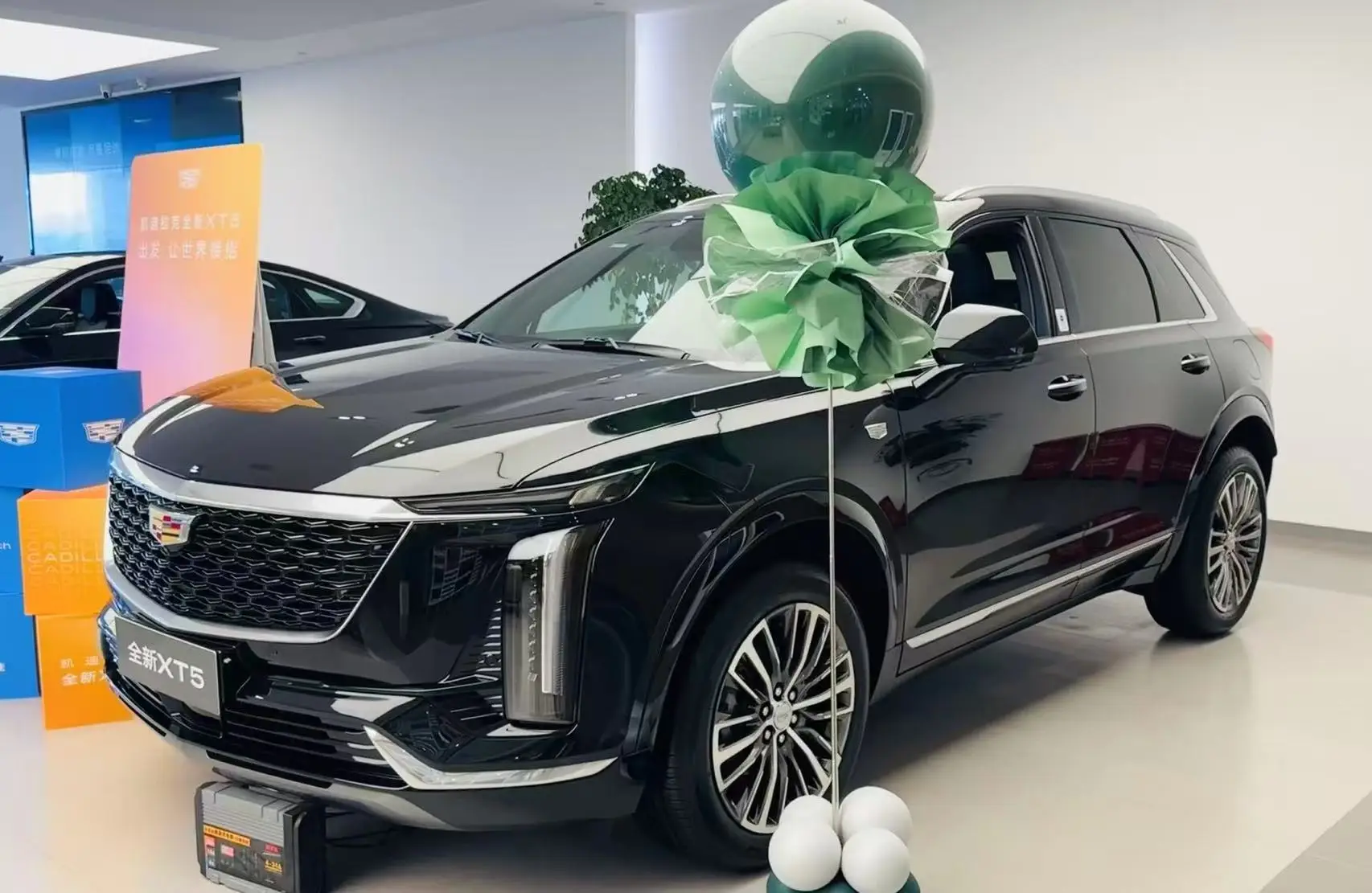 2025款凯迪拉克XT5怎么样 买XT5还是宝马X3