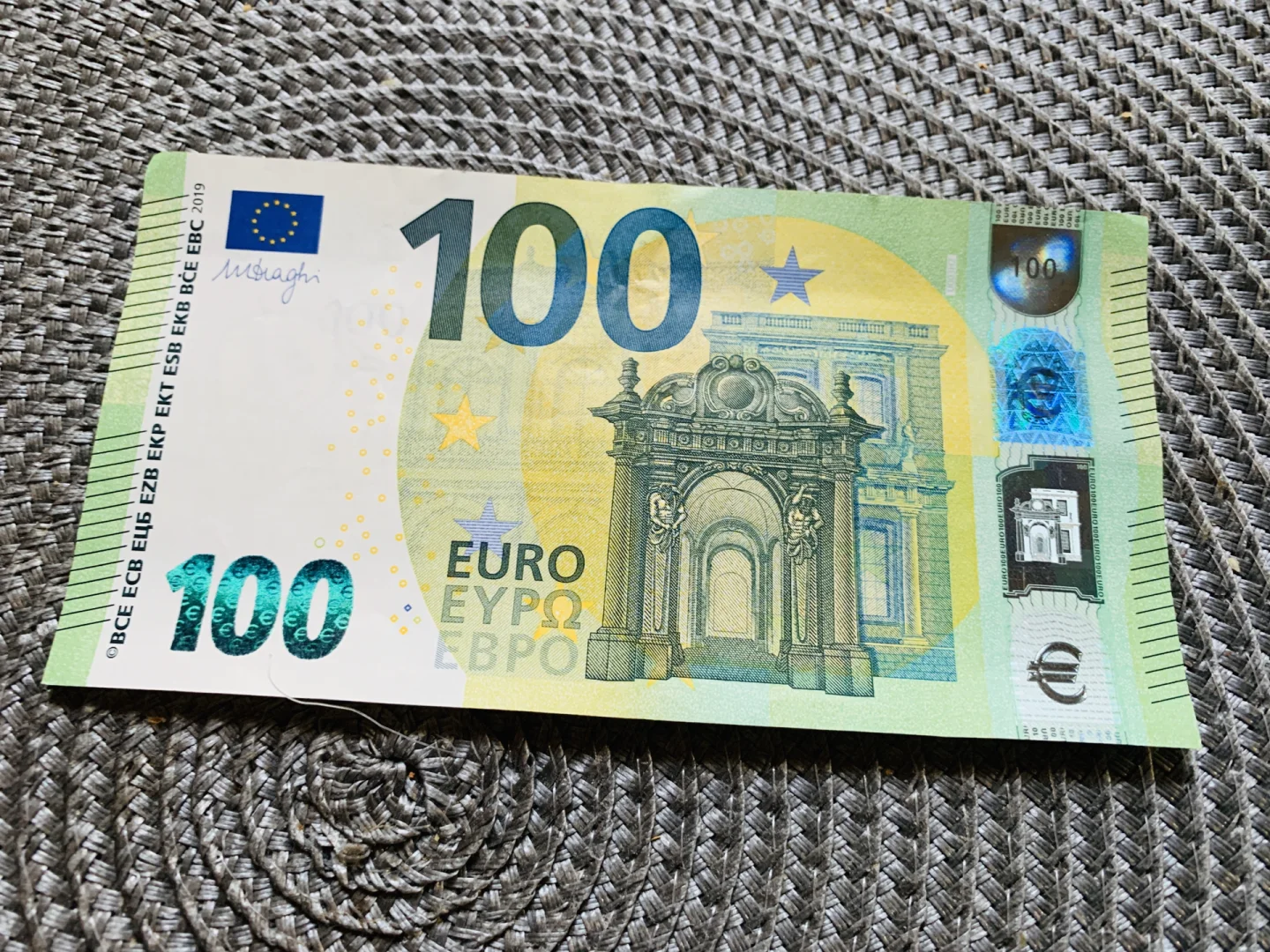 100米内高效社交指南,如何自然约见附近的人