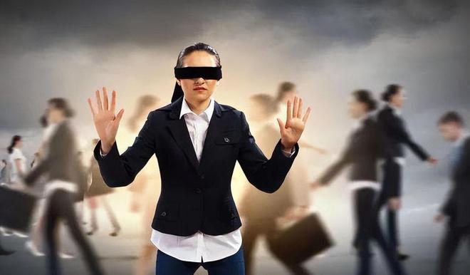 盲人的世界到底是一片黑色,还是连黑色都不存在?...