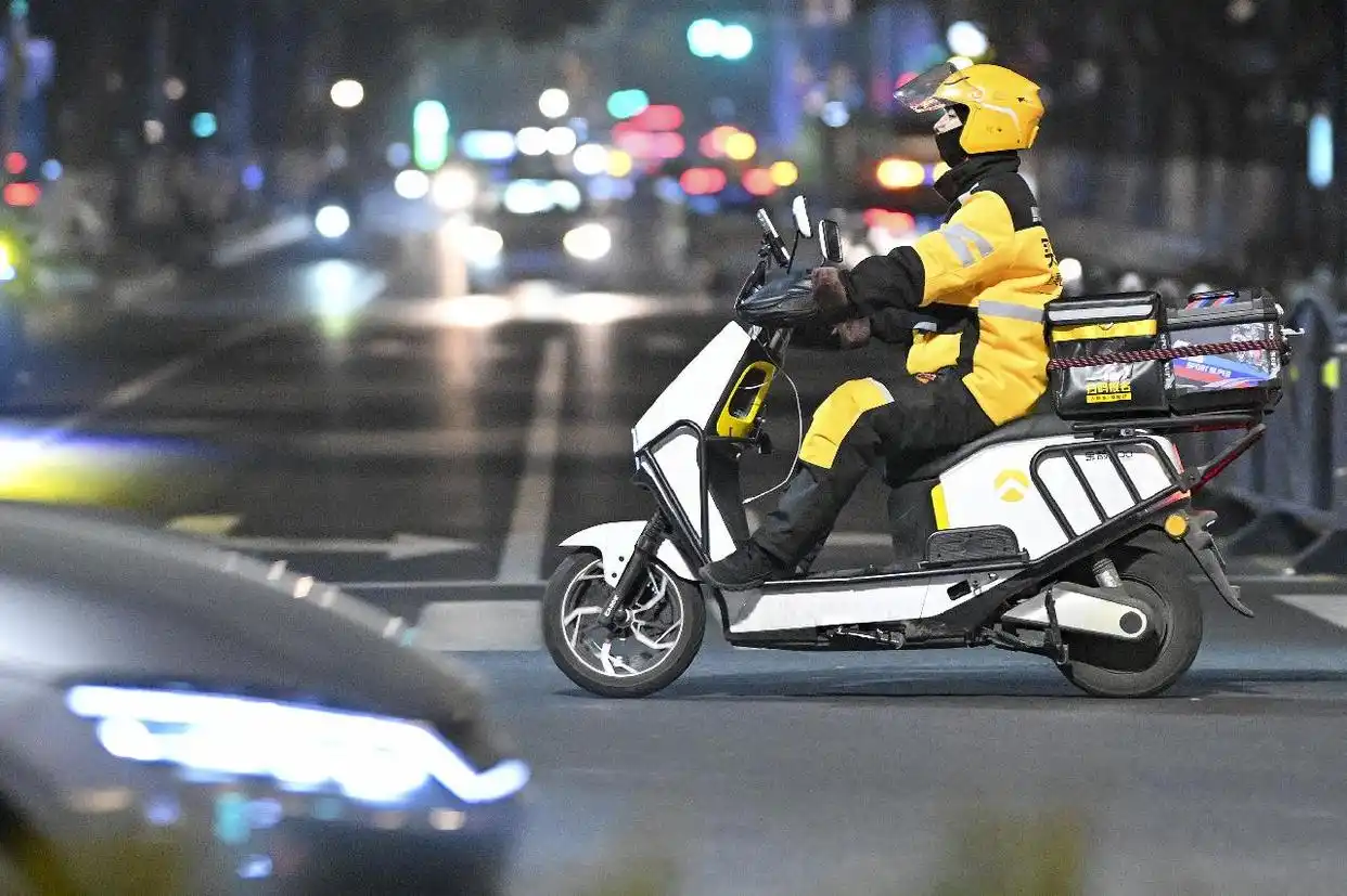 如何在美团平台寻找外卖媛服务