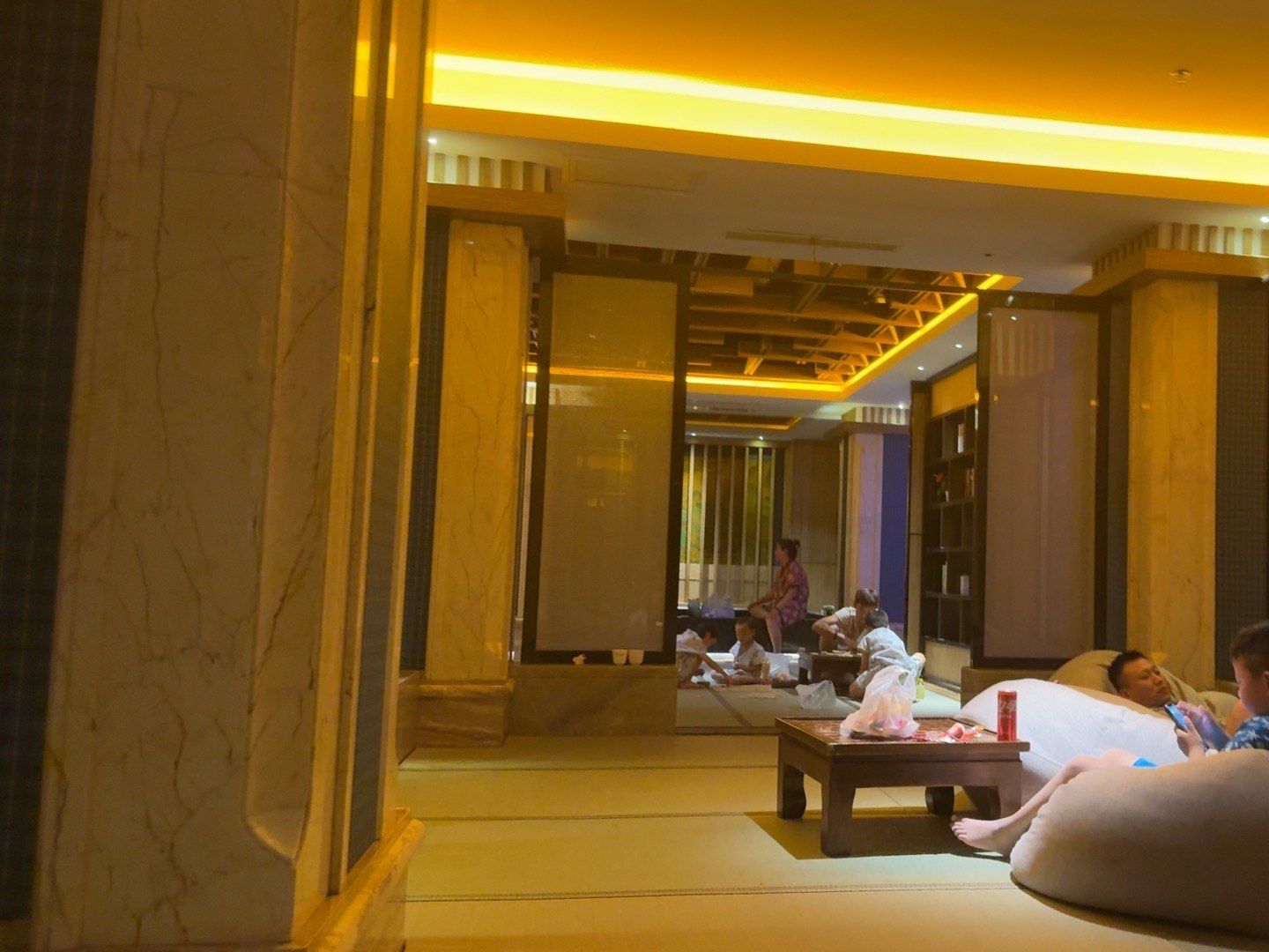 重磅炸弹:洗浴会说带毛巾什么意思_桑拿洗浴行业暗语_2025年专业避坑与自备指南