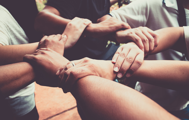 如何在附近认识心仪的女性并建立真诚关系?