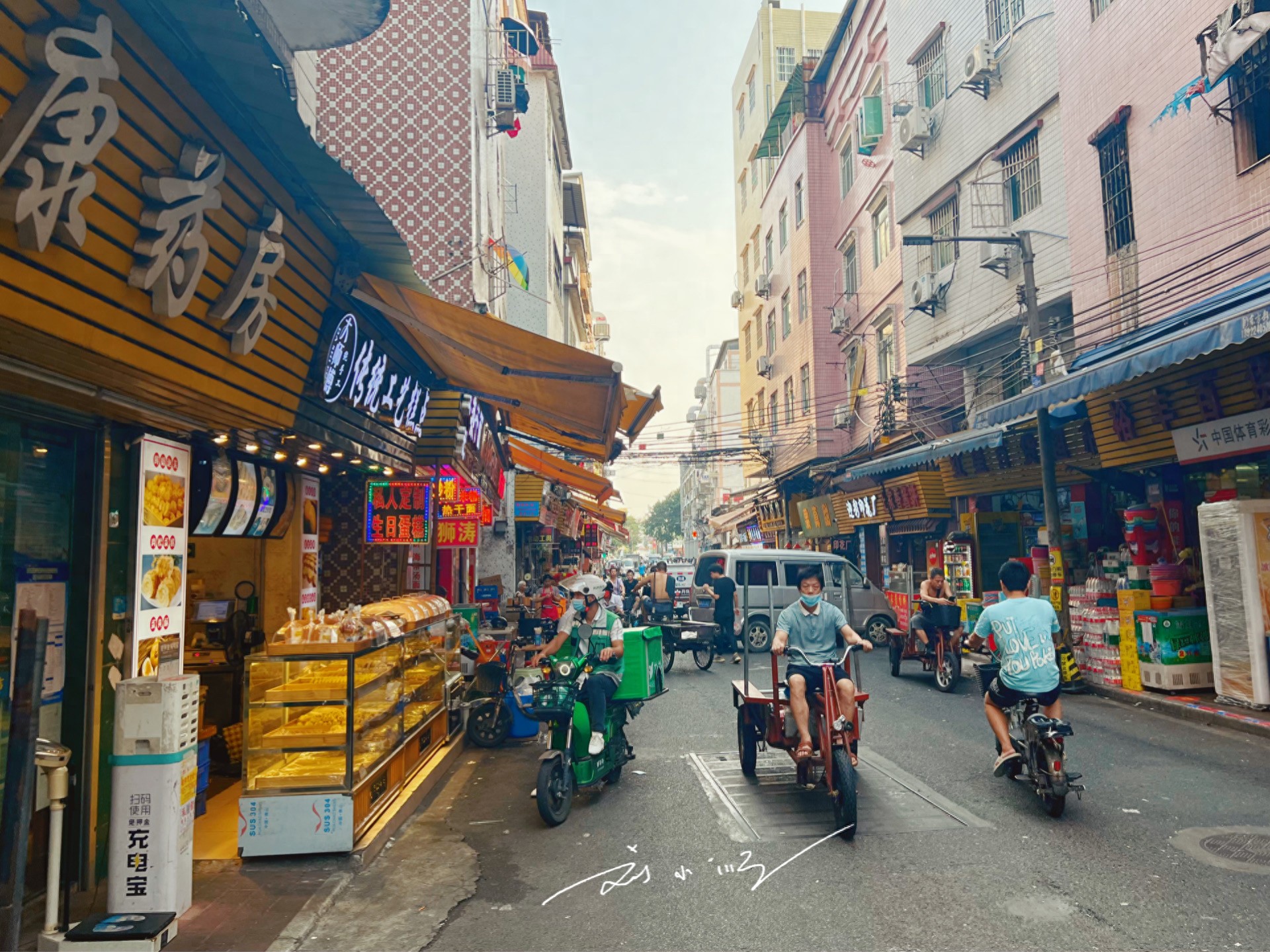 城中村颜值观察录,当市井烟火遇见意外之美