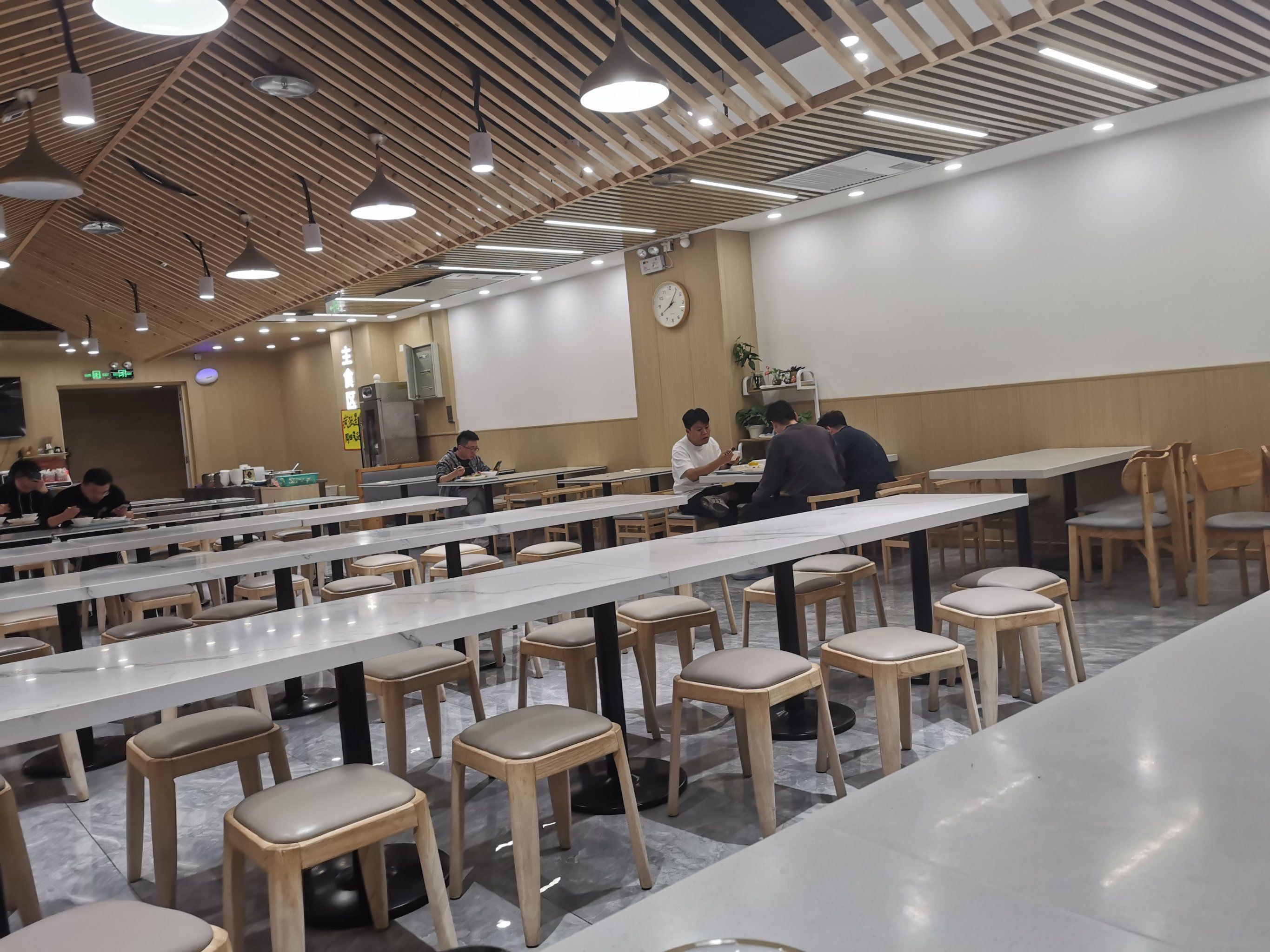 200元轻松吃遍全城的秘诀：快餐业二维码革新之路