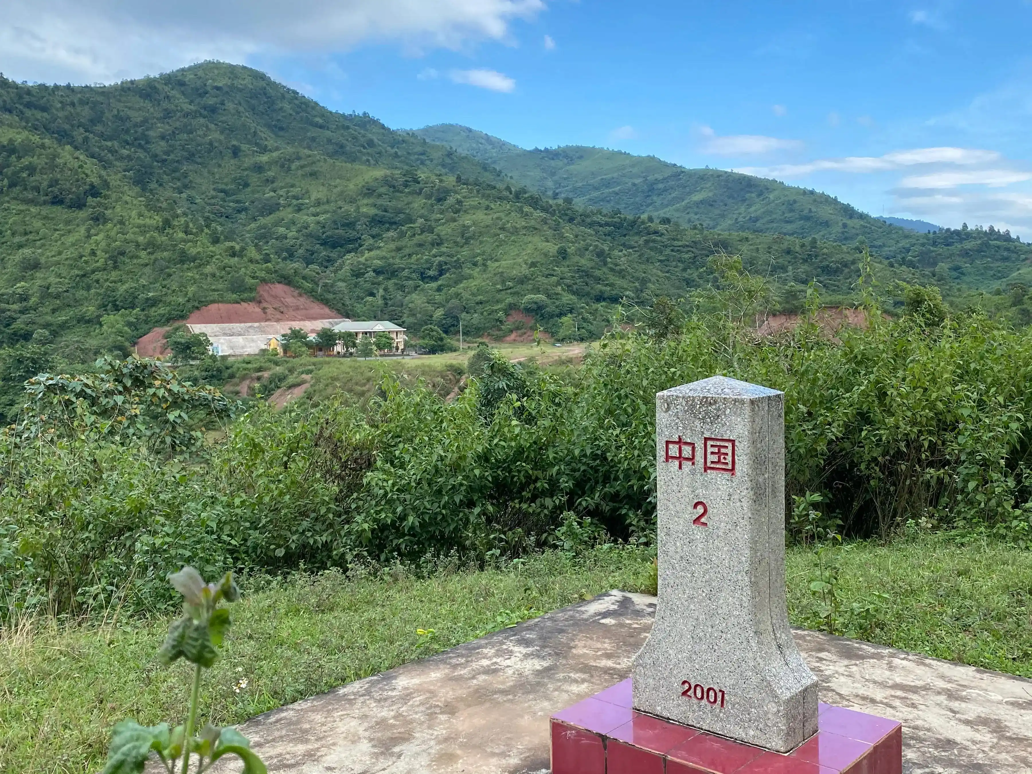 “共和国1号碑”为何在中缅边界...