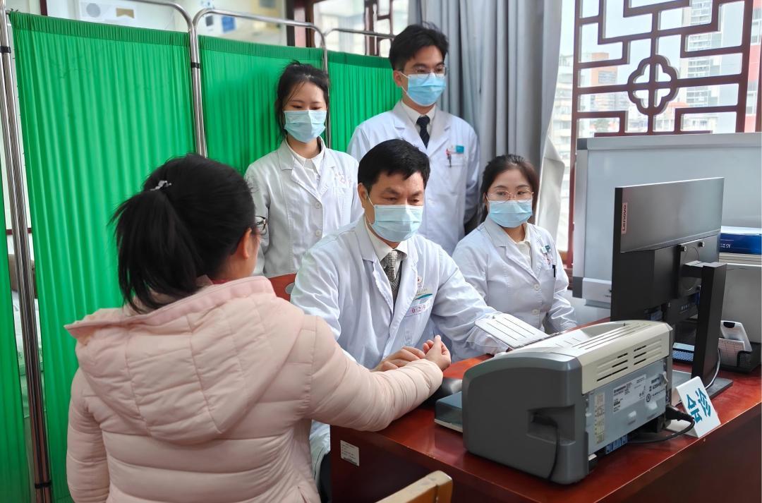 城市夜间陪护服务的市场需求与规范化发展趋势解析