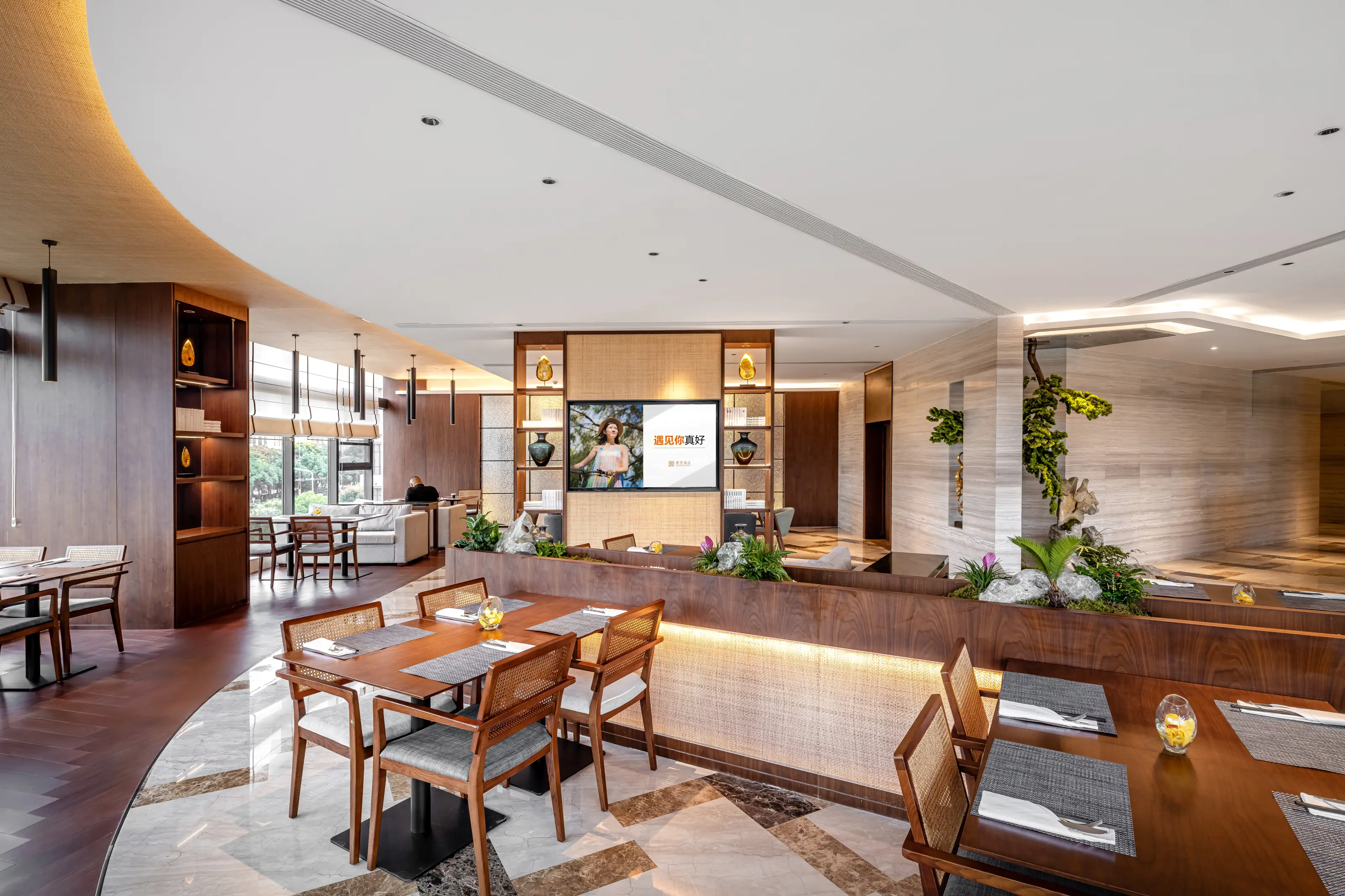 美式风格装修设计与现代空间改造成功案例解析