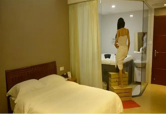 据新闻透露,最新声明:现在嫖娼都是在哪里约的?揭秘常见渠道与风险防范