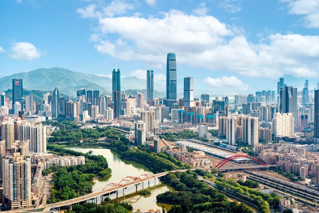 夜幕下的生存博弈:深圳沙井京基百纳广场对面站街群体田野调查