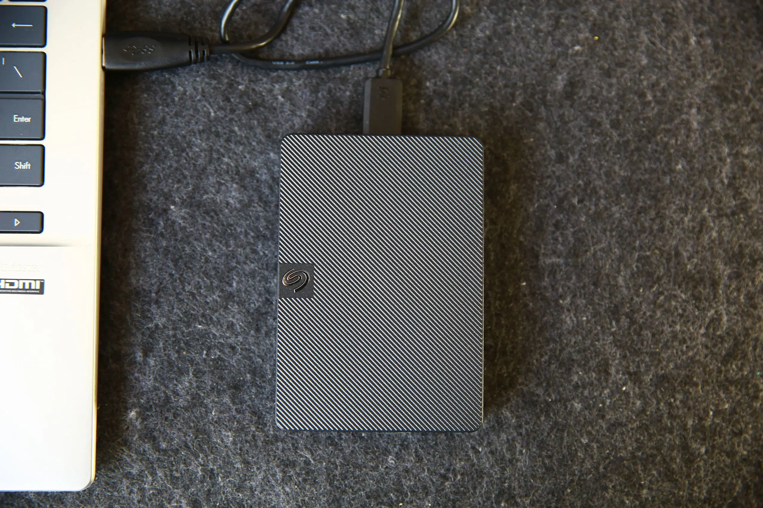 移动硬盘不显示盘符为什么出现 如何解决Win10移动硬盘不显示盘符