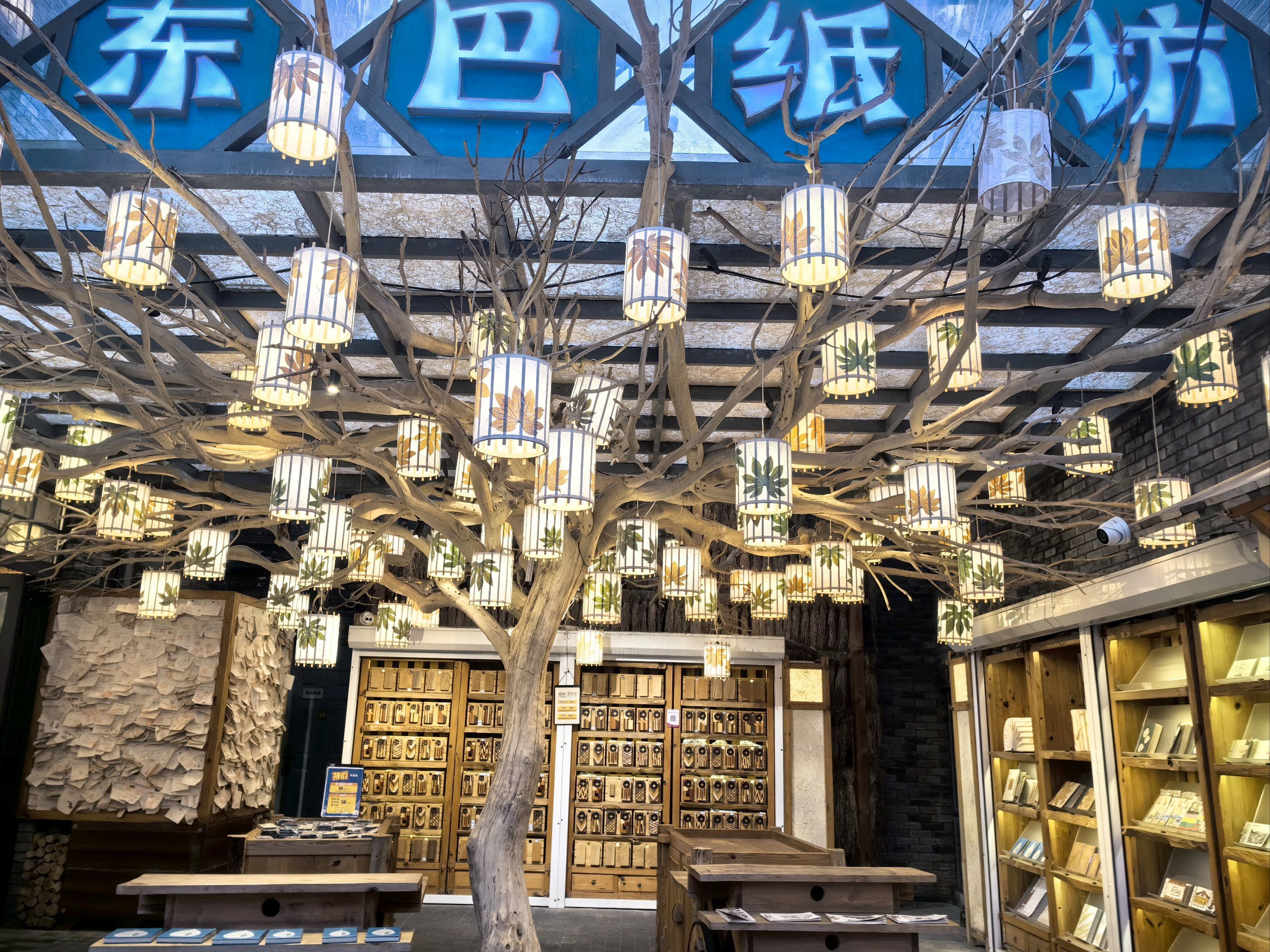 近日曝出的一项调查显示,江夏区纸坊饼子一条街叫什么?这条街的位置和特色小吃全揭秘